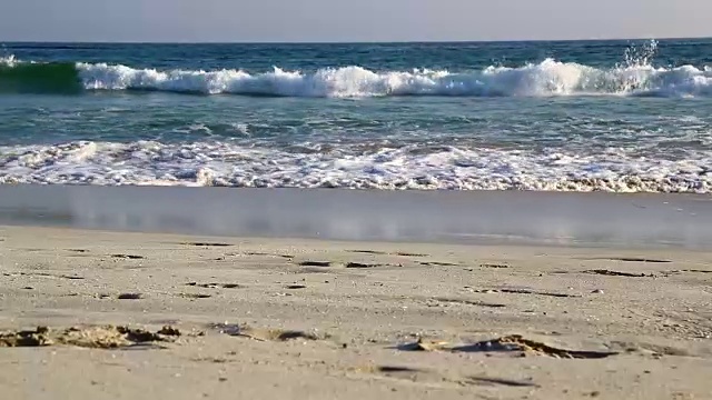 在阿曼海滩泡沫和海岸海滩泡沫视频下载