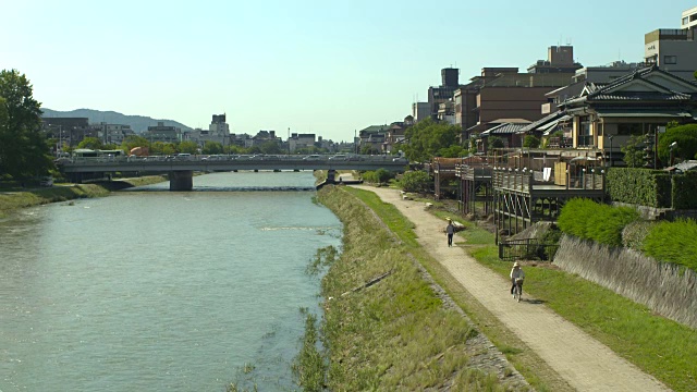 日本京都鸭川河和桥视频素材