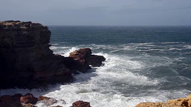 葡萄牙西海岸的海浪视频下载