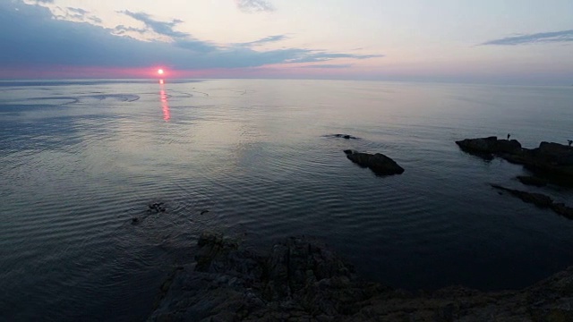 日出海面平稳视频全景。视频素材