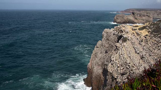 葡萄牙阿连特霍地区西海岸的海浪视频素材