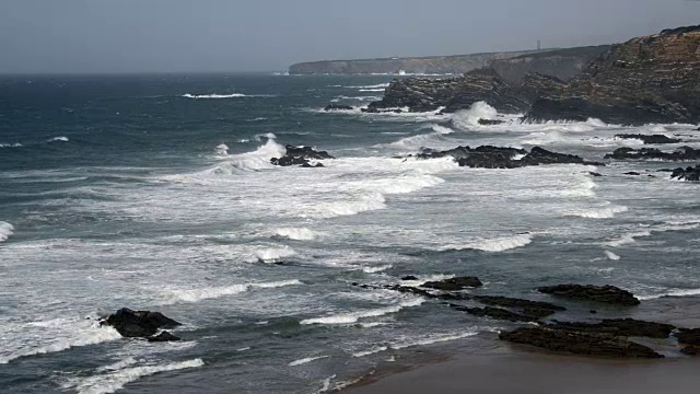 葡萄牙西海岸附近的海浪视频下载