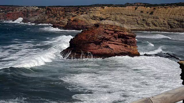 葡萄牙阿连特霍地区西海岸的海浪视频下载