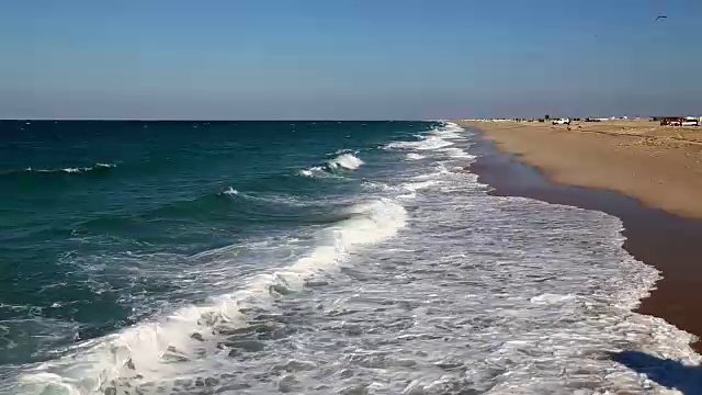 在阿曼海滩泡沫和海岸海滩泡沫视频下载