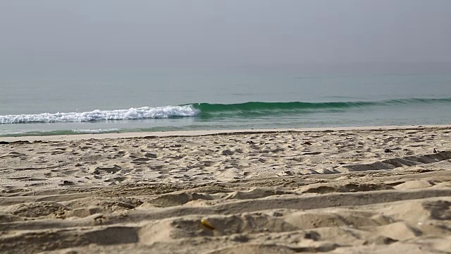 在阿曼海滩泡沫和海岸海滩泡沫视频素材