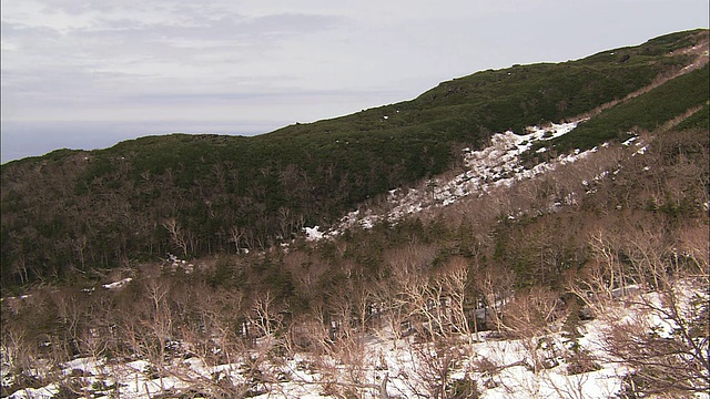 北海道有积雪的山脚视频素材