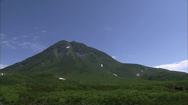 山。在北海道夏天的罗臼视频素材