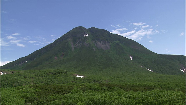 山。在北海道夏天的罗臼视频素材