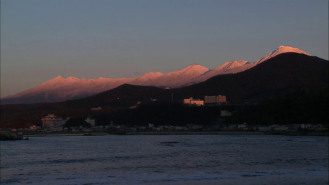 北海道知床山脉和酒店小巷视频素材