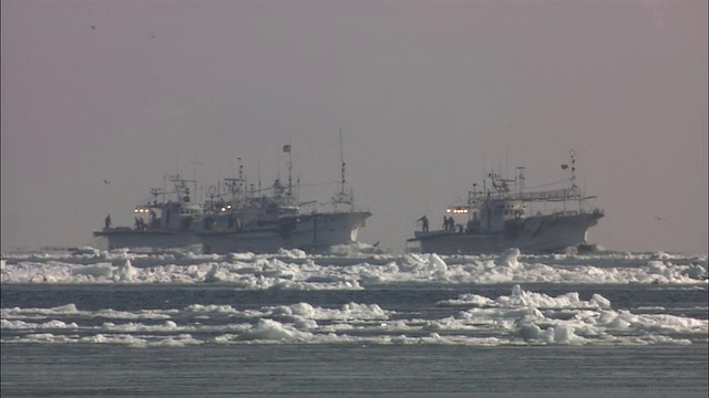 海市蜃楼和北海道的须科索渔船视频素材