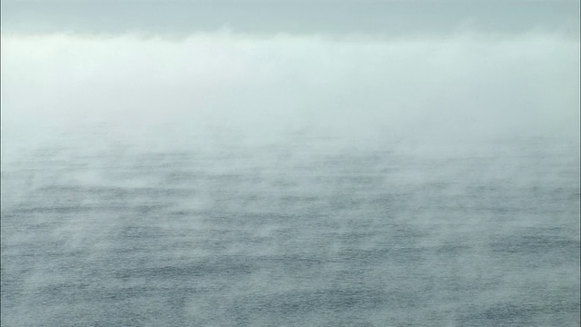 北海道海面上升起的蒸汽视频素材