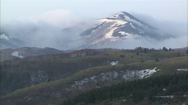 雷本山初春还剩雪视频素材