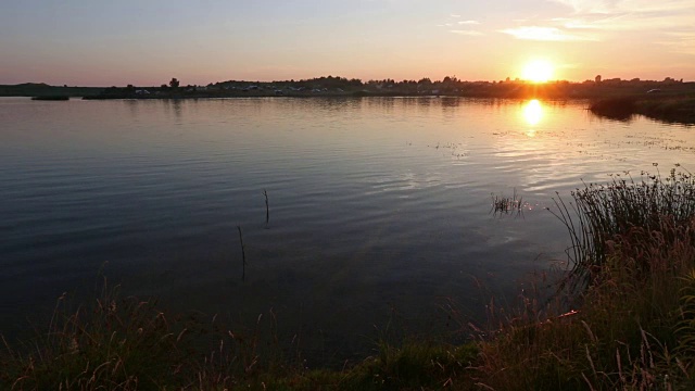 日落湖夏日风景。视频素材