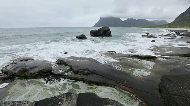 罗浮敦海岸夏日景观，挪威。视频素材