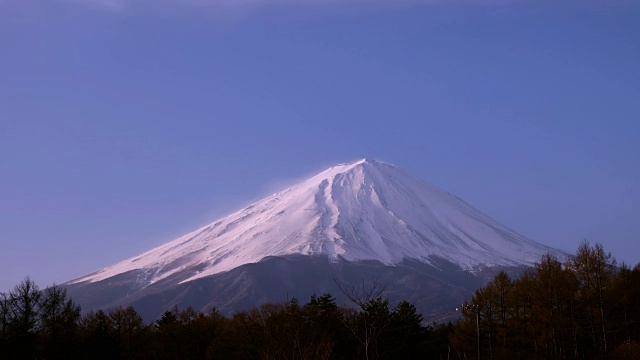 近距离的富士山山顶与雪在日本视频下载