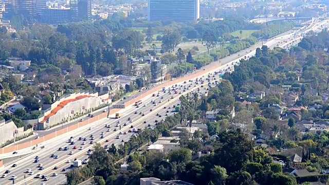 洛杉矶有繁忙的高速公路视频素材