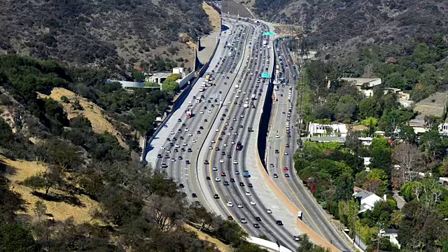 洛杉矶有繁忙的高速公路视频素材