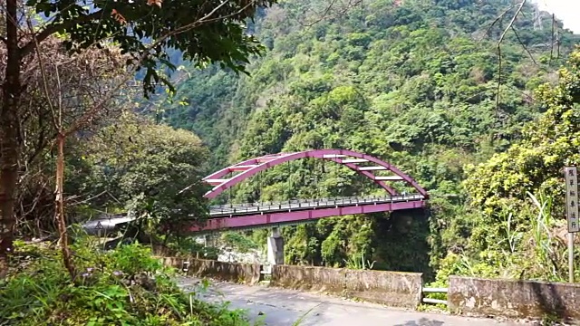 台湾牧木河谷公园位于花莲太鲁阁峡谷附近视频素材