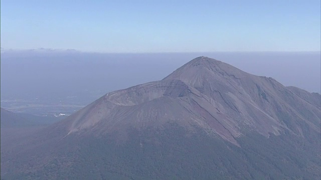 空中，侧火山命名为大achi和成层火山高知湖，九州，日本视频素材