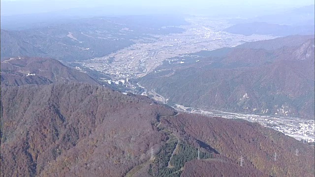 日本新泻汤泽镇，空中视频素材