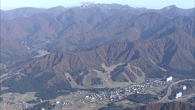 日本新泻汤泽镇，空中视频素材