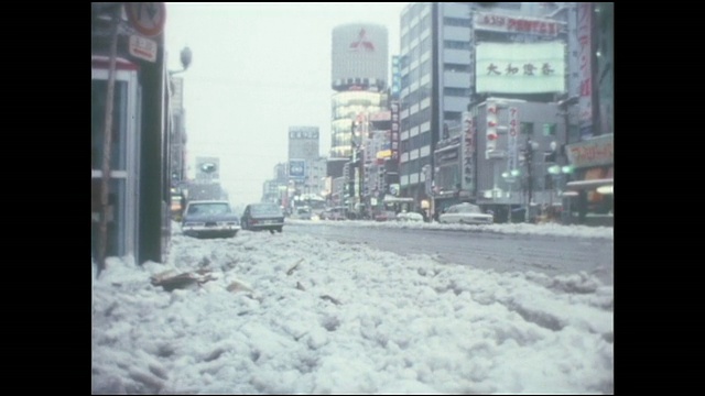 日本东京银座街上的雪线。视频素材