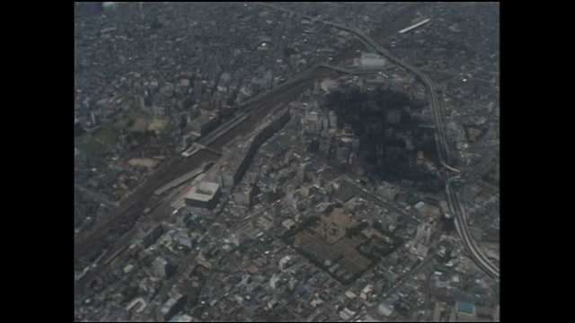 日本东京池袋站附近有一条河。视频素材