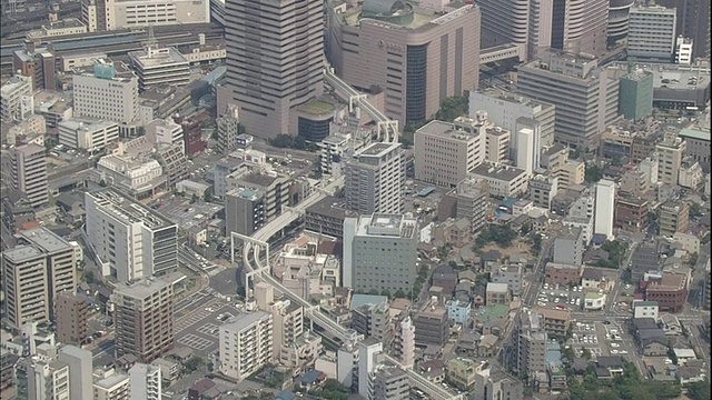 在多云的天空下，日本千叶市保持繁忙。视频素材