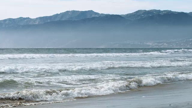 威尼斯海滩，太平洋和圣莫尼卡山视频素材