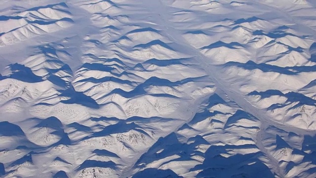 阿拉斯加冰雪覆盖地形/景观-鸟瞰图(不。4个片段中的2个)视频素材