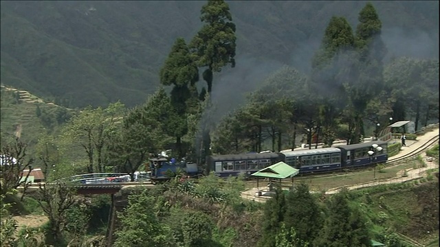 大吉岭喜马拉雅铁路蒸汽机车视频素材