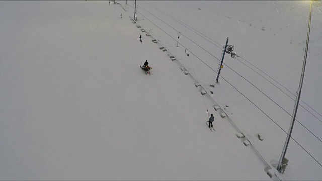 滑雪胜地的缆车视频素材