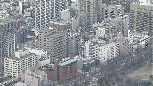 日本神奈川市横滨港的地标建筑包括港区港区的港区港区，如Minato Mirai 21和山下公园。视频素材