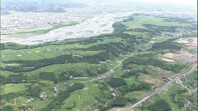 日本真野原的富士静冈山机场周围是森林。视频素材