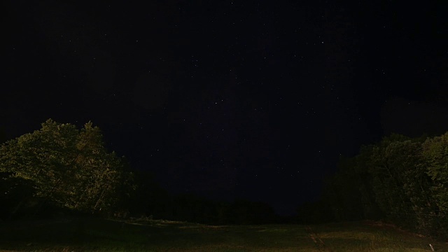 明星滑雪胜地。在画面中移动的星星视频下载