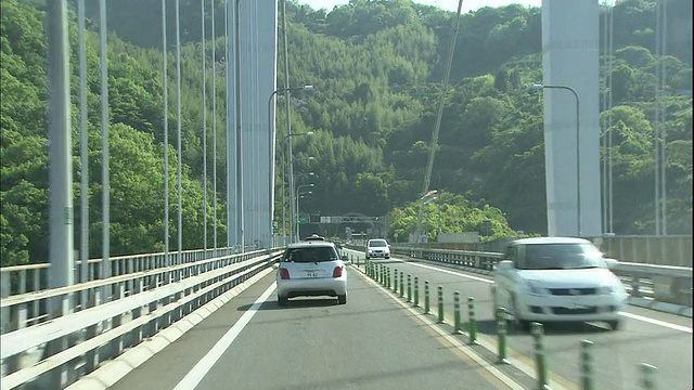 濑户内岛上海道高速公路上的博多-大岛大桥视频素材