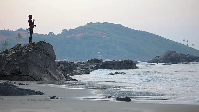 摄影师喜欢清晨的海景视频素材