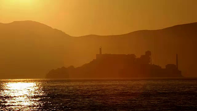 夕阳下的恶魔岛监狱，美国加州旧金山视频素材