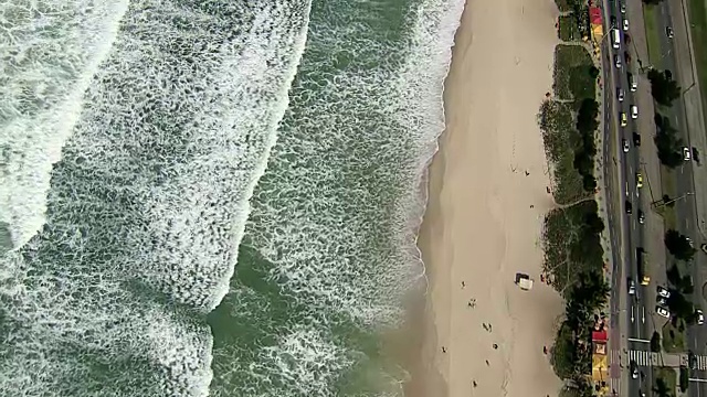 空中拍摄的海浪海滩视频素材