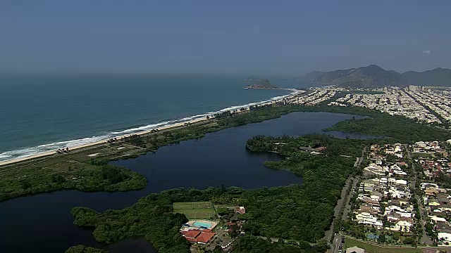 里约热内卢里约热内卢的Barra da Tijuca鸟瞰图视频素材