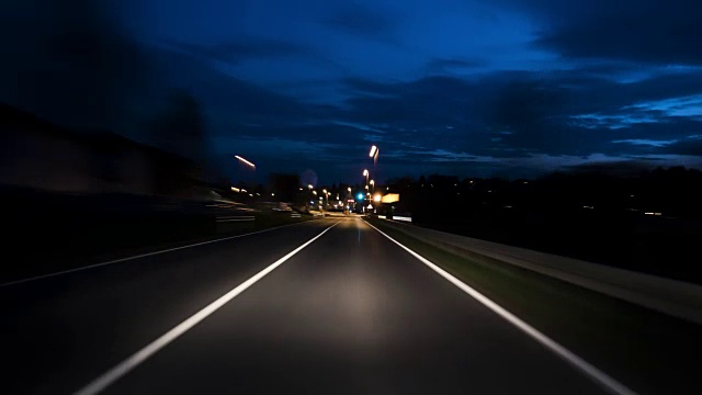 乡村公路在夜间-时间流逝视频素材