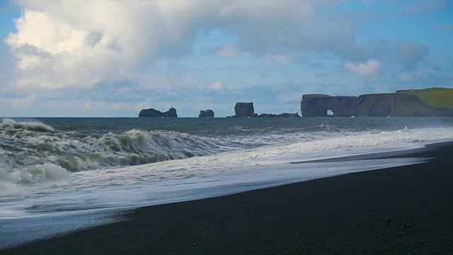 迪霍莱，冰岛南海岸的火山海滩。视频素材