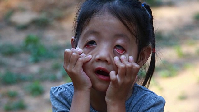 不同面孔的亚洲小女孩视频下载