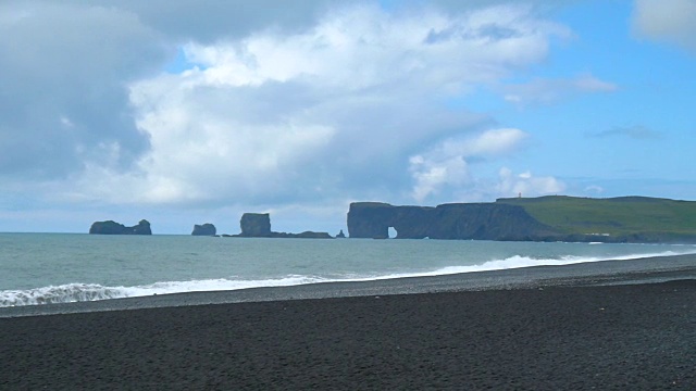 迪霍莱，冰岛南海岸的火山海滩。视频素材