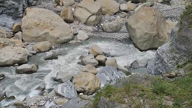 台湾太鲁阁的骊屋河峡谷。视频素材