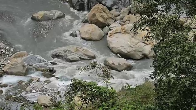 台湾太鲁阁的骊屋河峡谷。视频素材