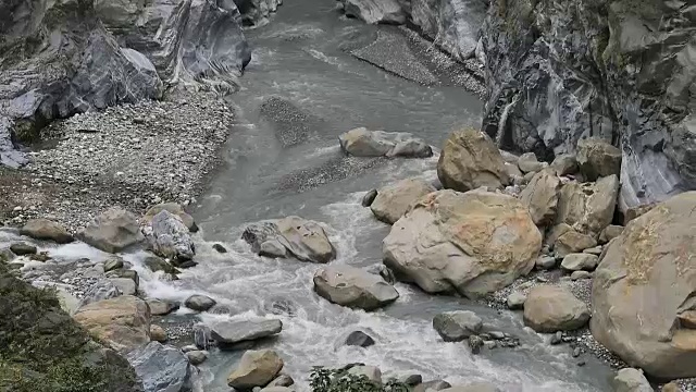 台湾太鲁阁的骊屋河峡谷。视频素材