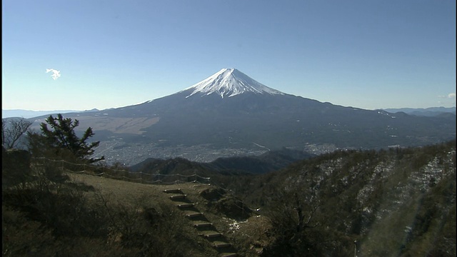 富士山脚下有个山谷绵延不断。视频素材