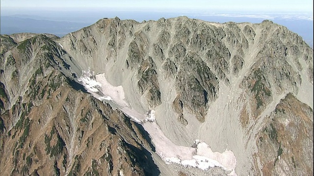 日本tatateyama山脉上的五真泽常年积雪斑块。视频素材