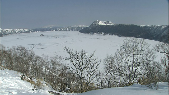 日本北海道的马淑湖完全被冰覆盖。视频素材